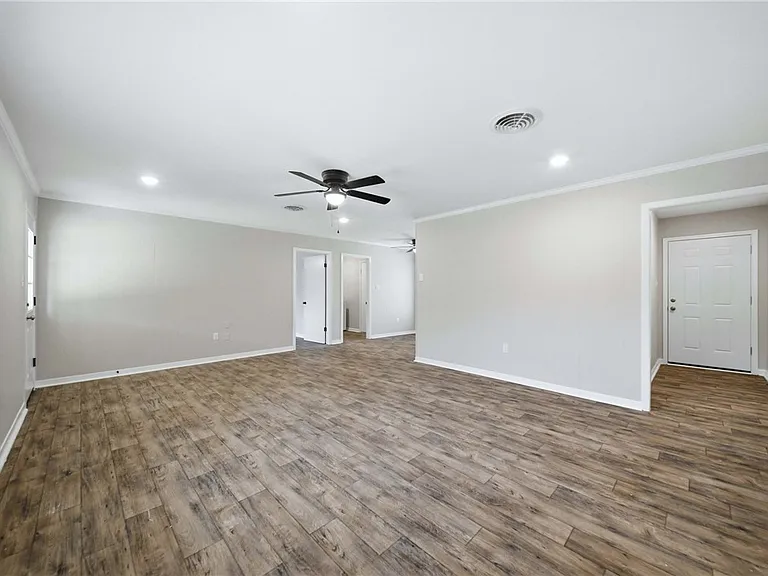 2304 Devonshire St — Photo 7