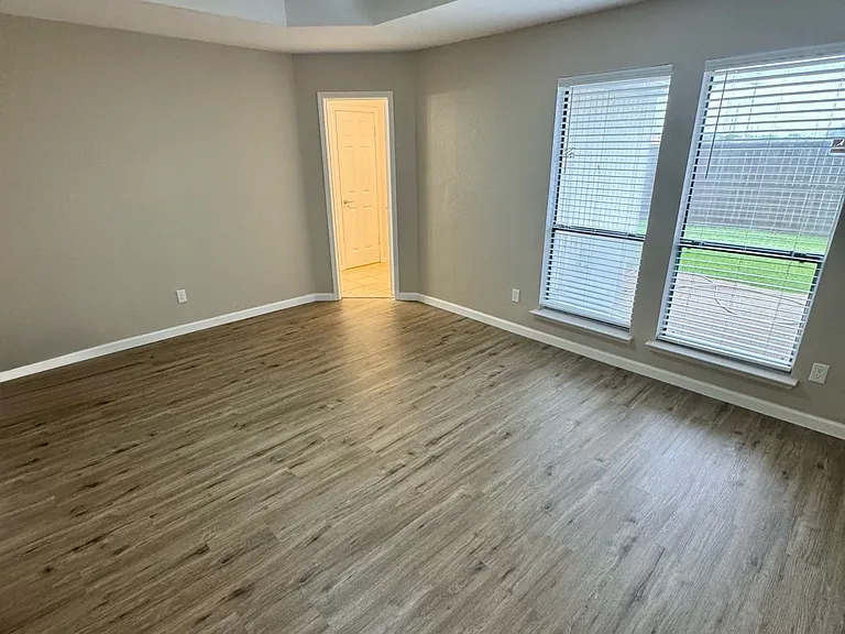 3205 Hillcrest Dr — Photo 7