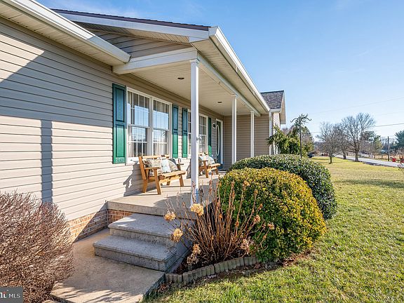 5th image of 18 Whispering Pines Way