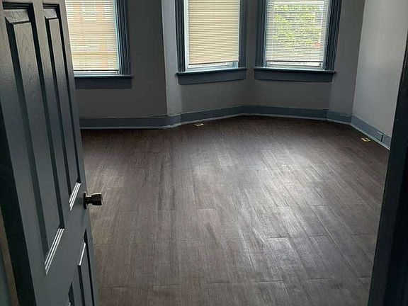 5th image of 2832 Parkwood Ave