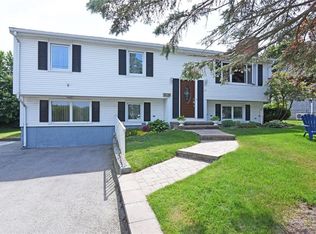 12 Primrose Rd, Bristol, RI 02809