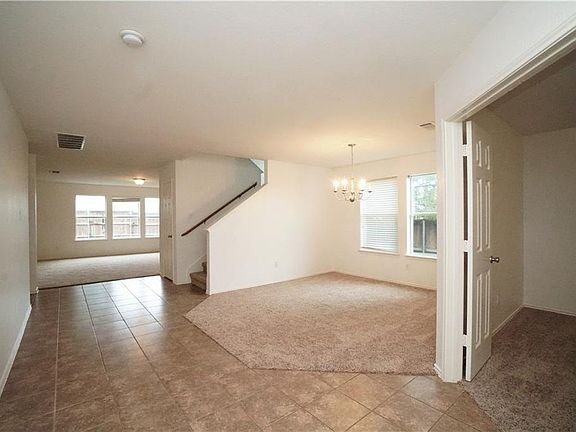 4th image of 2209 Martina Dr