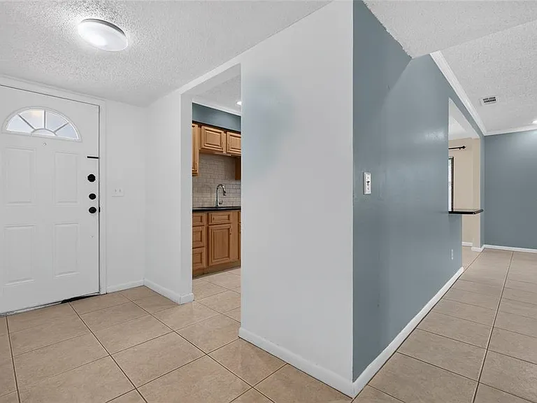6411 Santa Monica Dr — Photo 4