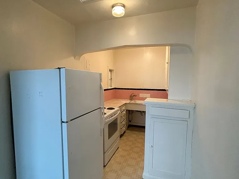 1225 Commerce Ave — Photo 3