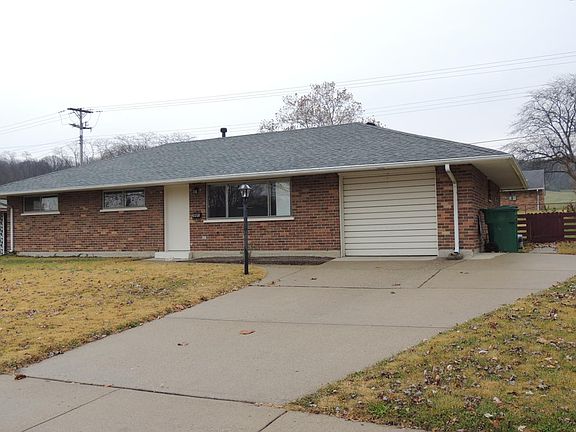 4th image of 3880 Utica Dr