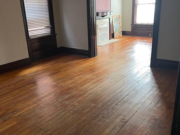 3rd image of 4537 Clarence Ave #1
