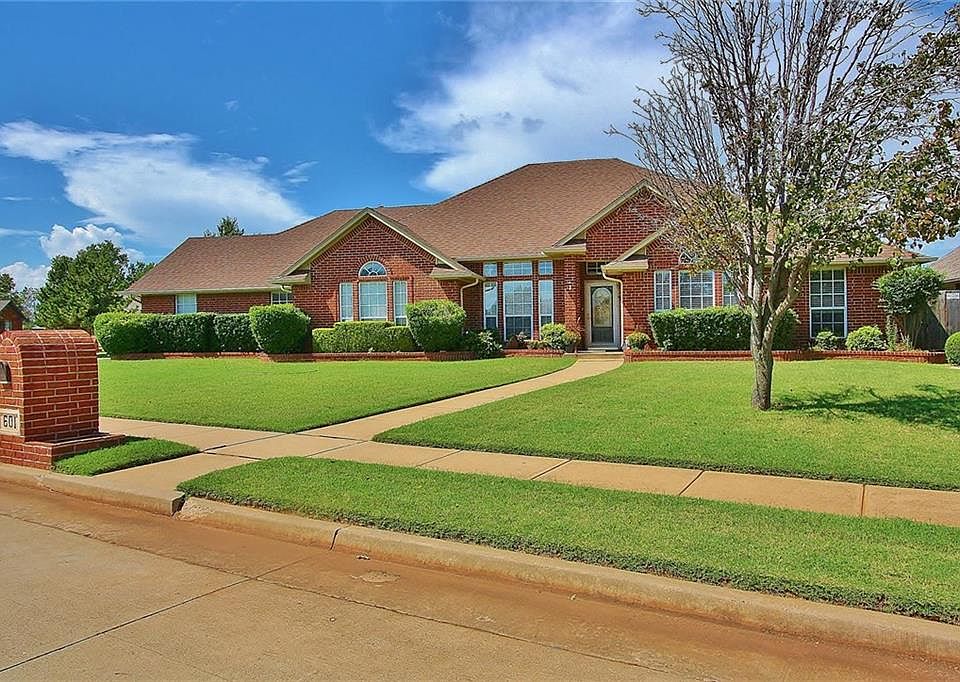1st image of 601 N Caddell Way