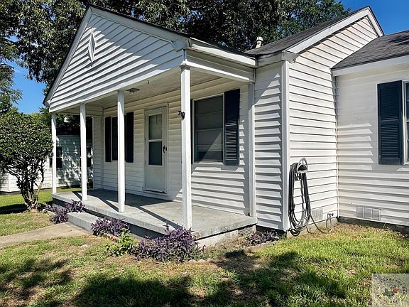 3rd image of 3341 Moore Dr