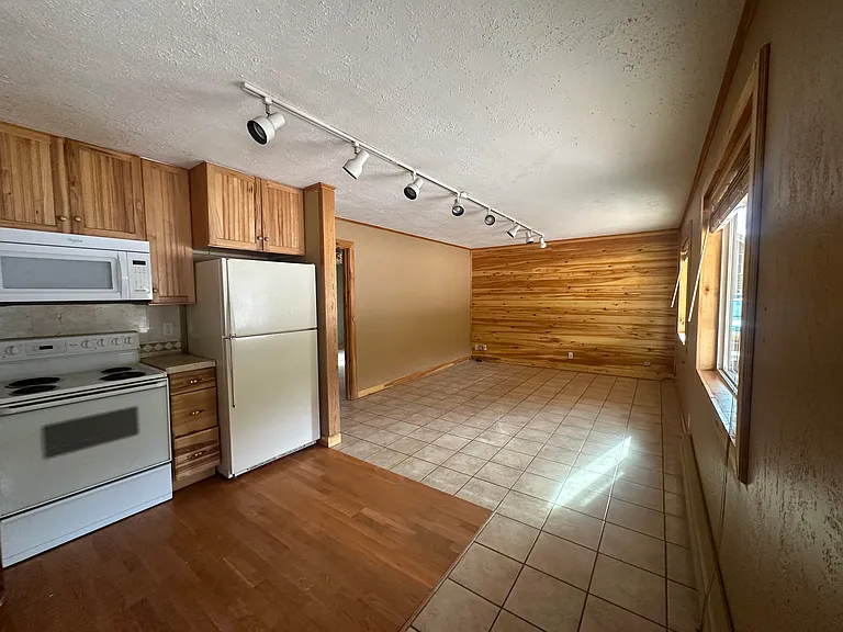 206 Railroad Ave #2 — Photo 2