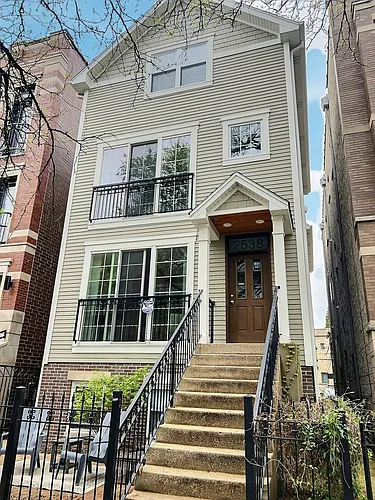 2538 N Southport Ave #2F Photo 1