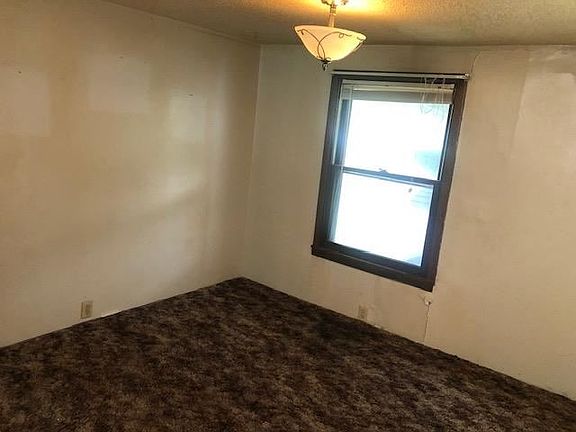 5th image of 221 E Summit Ave