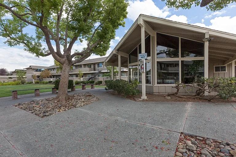 Los Gatos Gardens — Photo 14