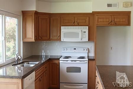 3rd image of 483 W Shenandoah St