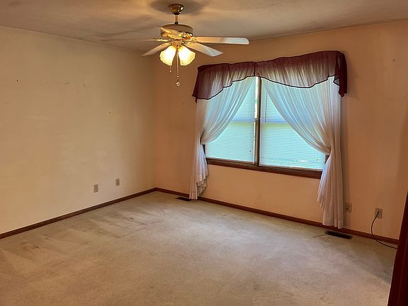 4th image of 813 Park Ave