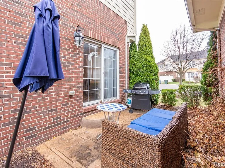 1265 Old Colony Ln — Photo 32