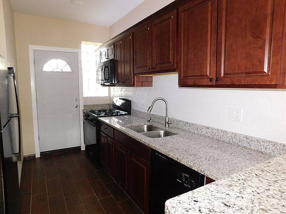 3rd image of 1317 W Touhy Ave #9