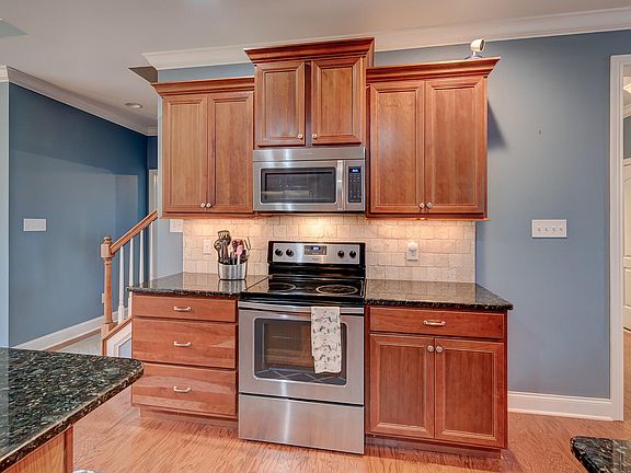 5th image of 10410 Wellington Chase Ln