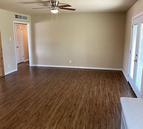 5th image of 2260 Oleander Dr