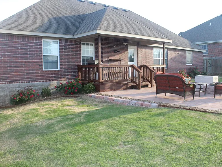 4702 SW Golden Eagle Ave — Photo 7
