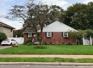 310 Pine St, Hempstead, NY 11550