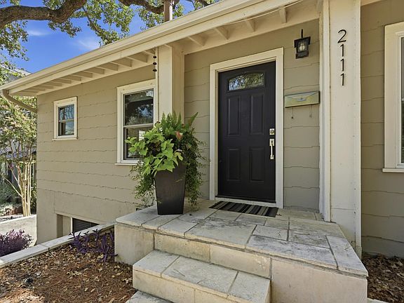 4th image of 2111 W 12th St