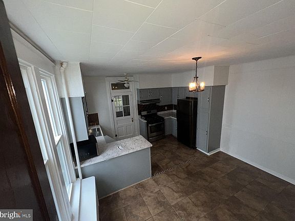 4th image of 2724 Boas St