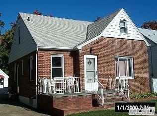 984 Cloud Ave, Franklin Square, NY 11010