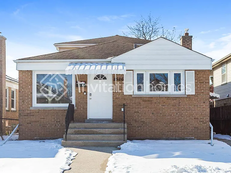 2526 Maple St — Photo 1