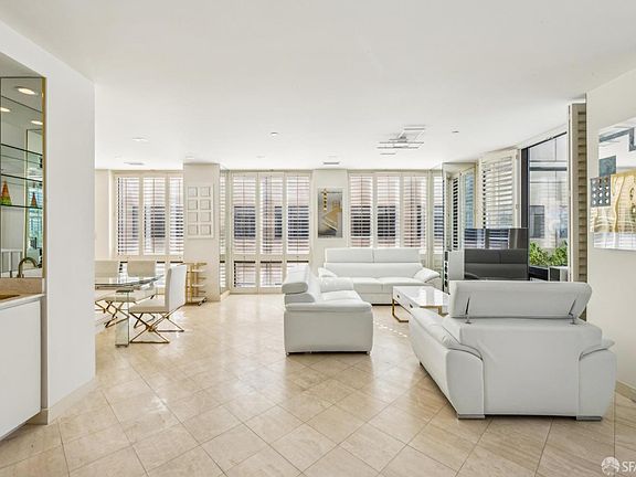 4th image of 611 Washington St Unit 2109L