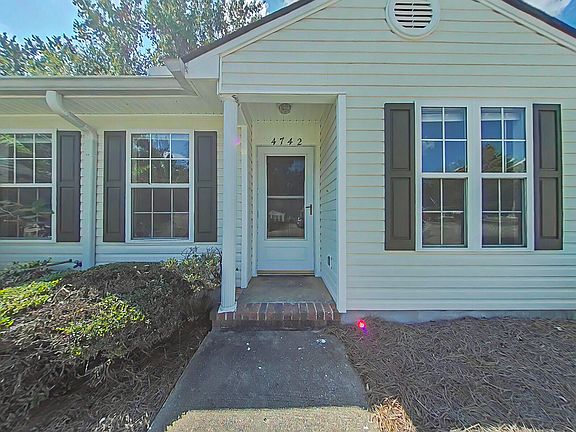 3rd image of 4742 E Creek Mill Ct
