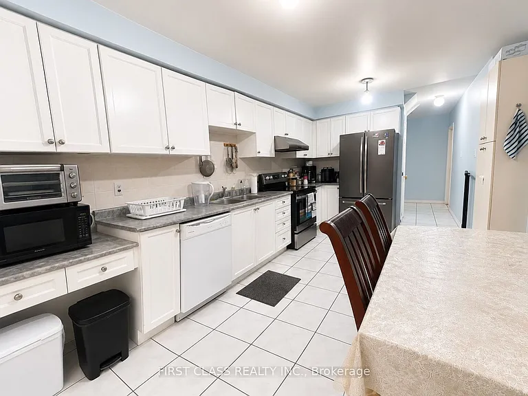18 Angela Ct #UPPER — Photo 6