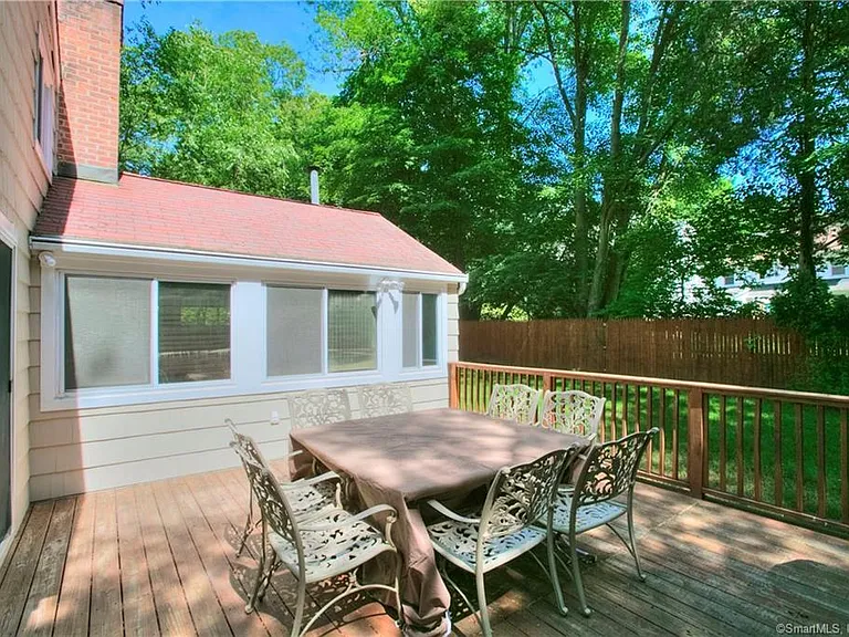 8 Lone Pine Ln — Photo 10