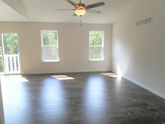 Large Great Room with vaulted ceiling