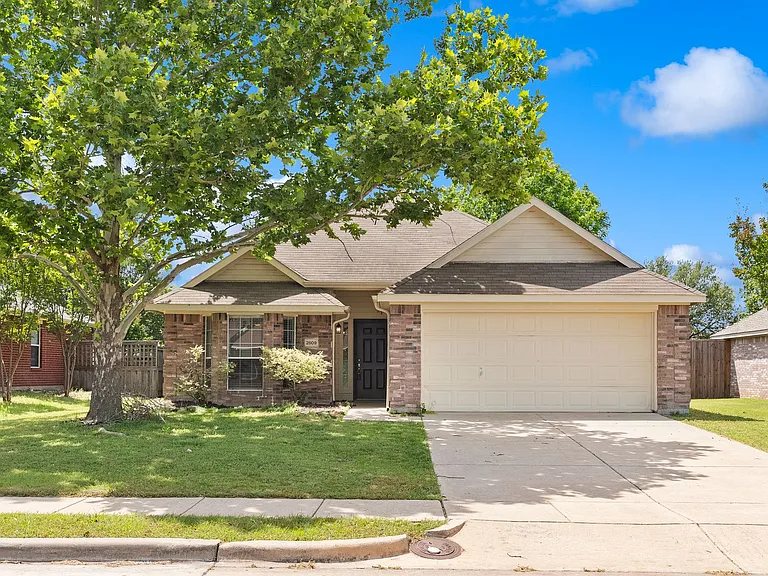 2809 Mitchell Ln — Photo 1