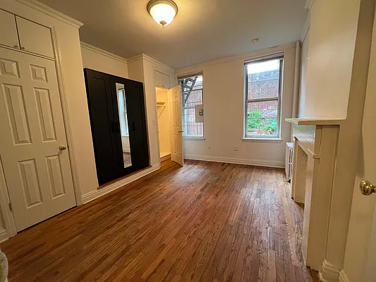 Rented by One New York Realty Inc | media 8