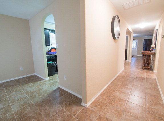 3rd image of 905 6th St #42