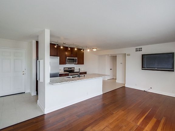 5th image of 4545 Arizona St APT 217