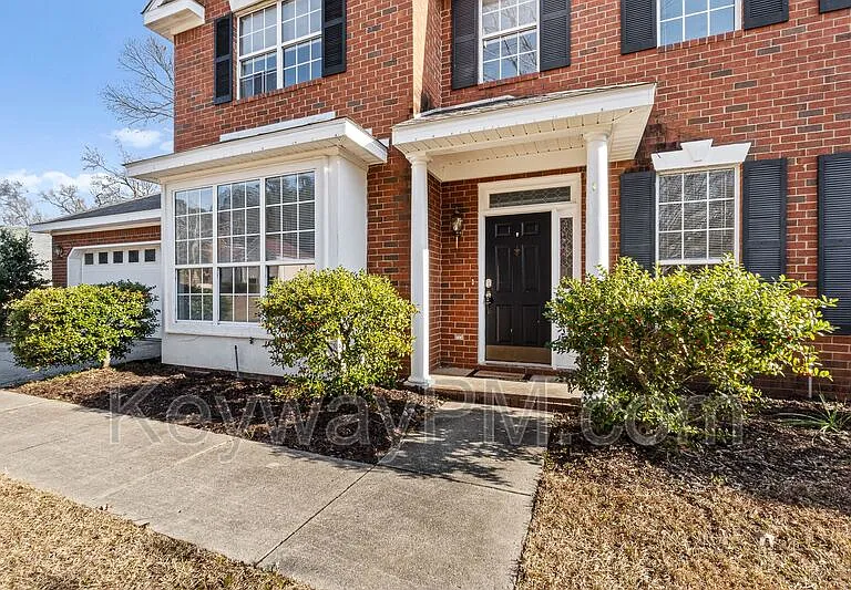 1063 Waltons Pass — Photo 2