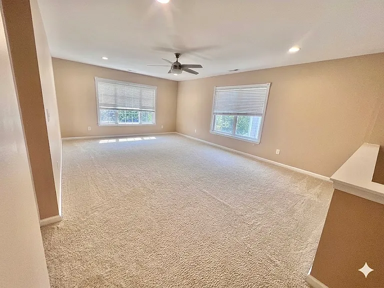 Upstairs Loft - Empty