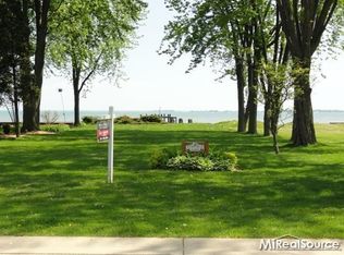 48254 Harbor Dr, Chesterfield, MI 48047