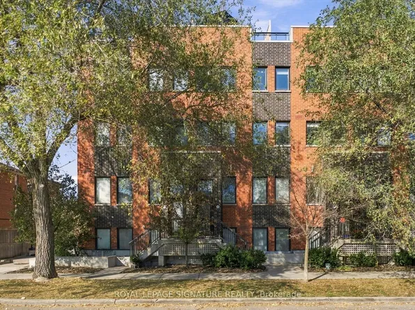 68 Winston Park Blvd #57, Toronto, ON M3K 1C3