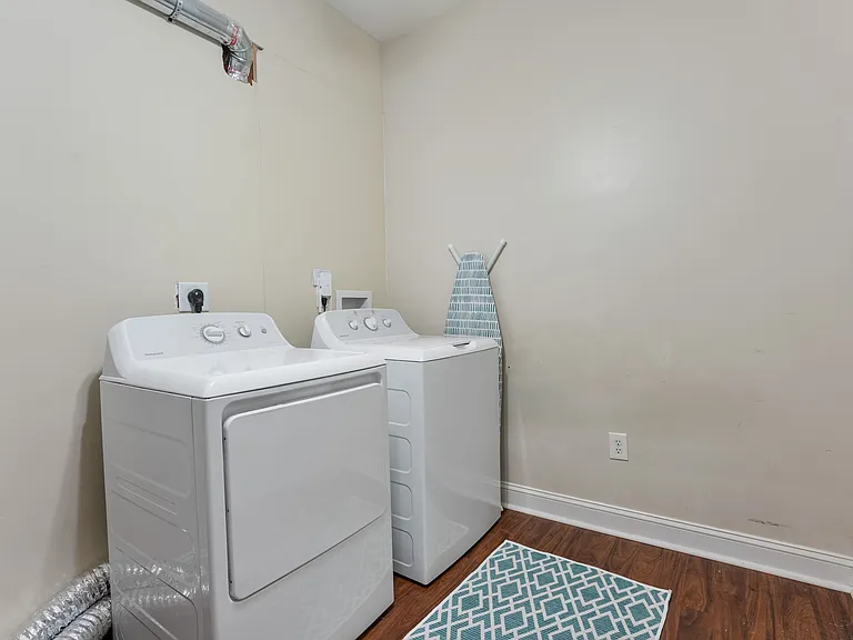 512 Caroline St #1 — Photo 8