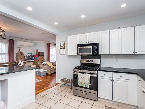5th image of 387 Newton St #387