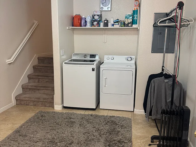 593 Adeline Ave — Photo 3