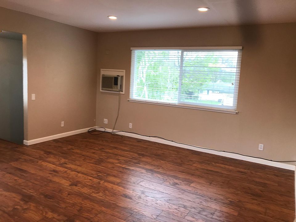 Spacious 1 BR Condo with large living area