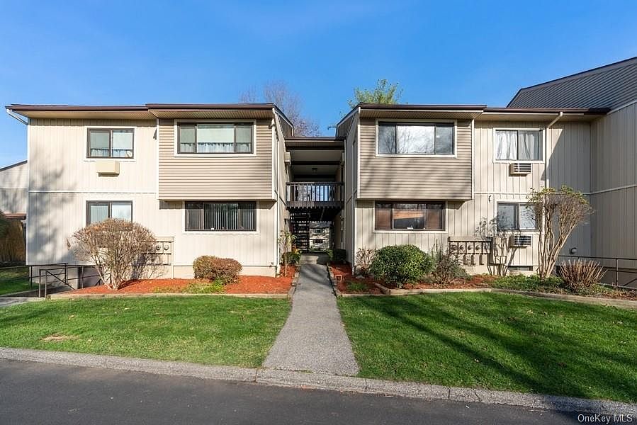 1st image of 18 Patterson Village Ct