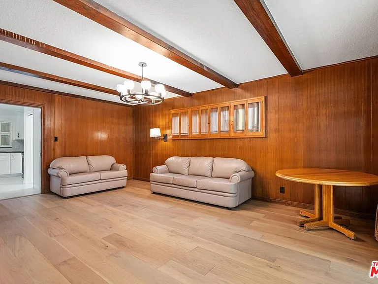 6204 S Corning Ave — Photo 10