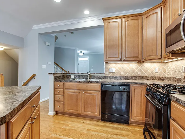 10410 Damascus Park Ln — Photo 17