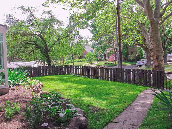 5th image of 3204 W Cora Ave