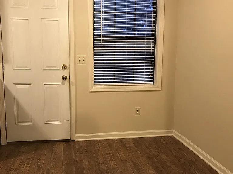 303 W College St — Photo 13